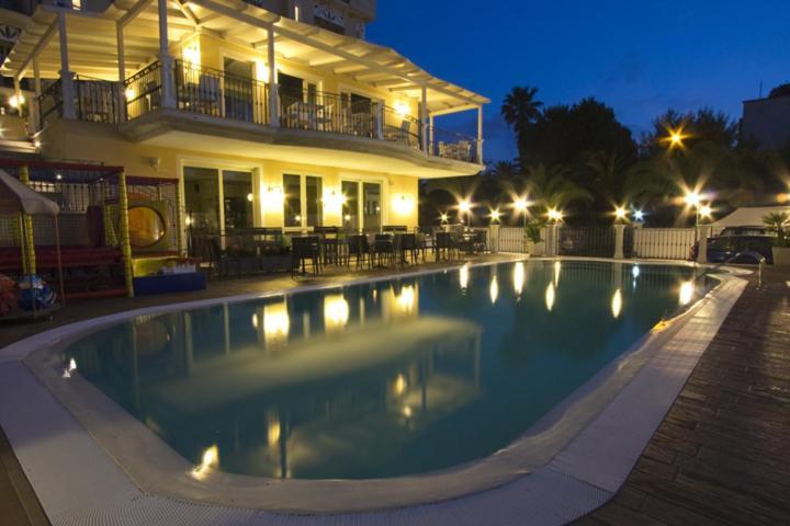 Hotel Mocambo Piscina E Spiaggia 산베네데토델트론토 외부 사진