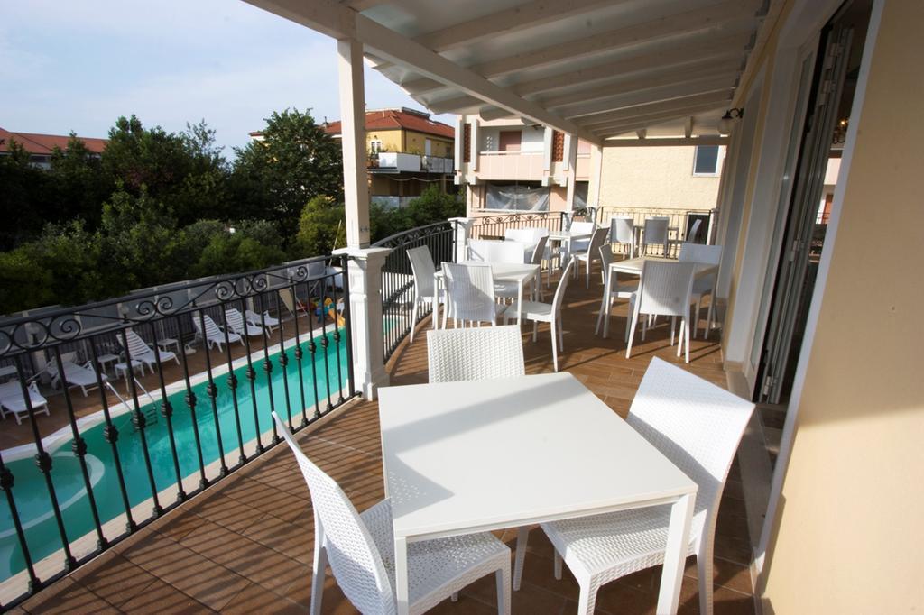 Hotel Mocambo Piscina E Spiaggia 산베네데토델트론토 외부 사진