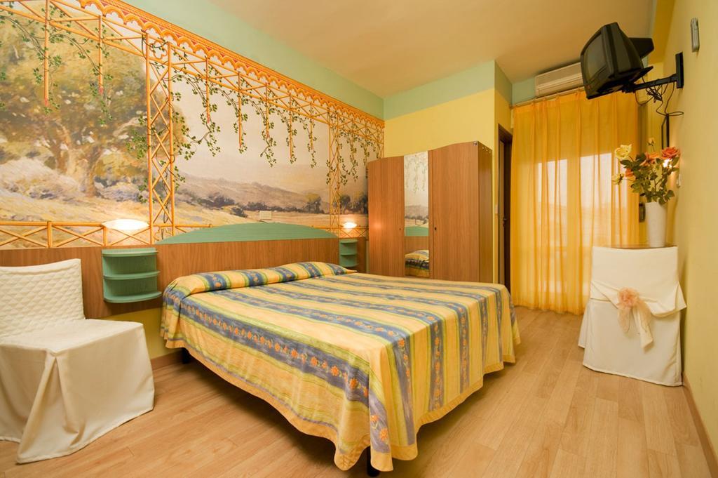 Hotel Mocambo Piscina E Spiaggia 산베네데토델트론토 객실 사진