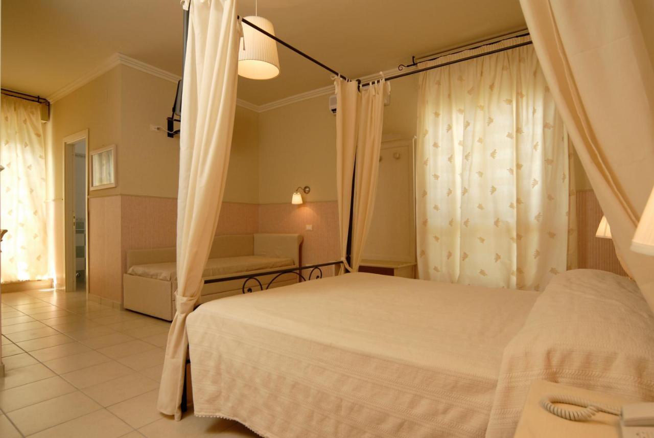 Hotel Mocambo Piscina E Spiaggia 산베네데토델트론토 외부 사진