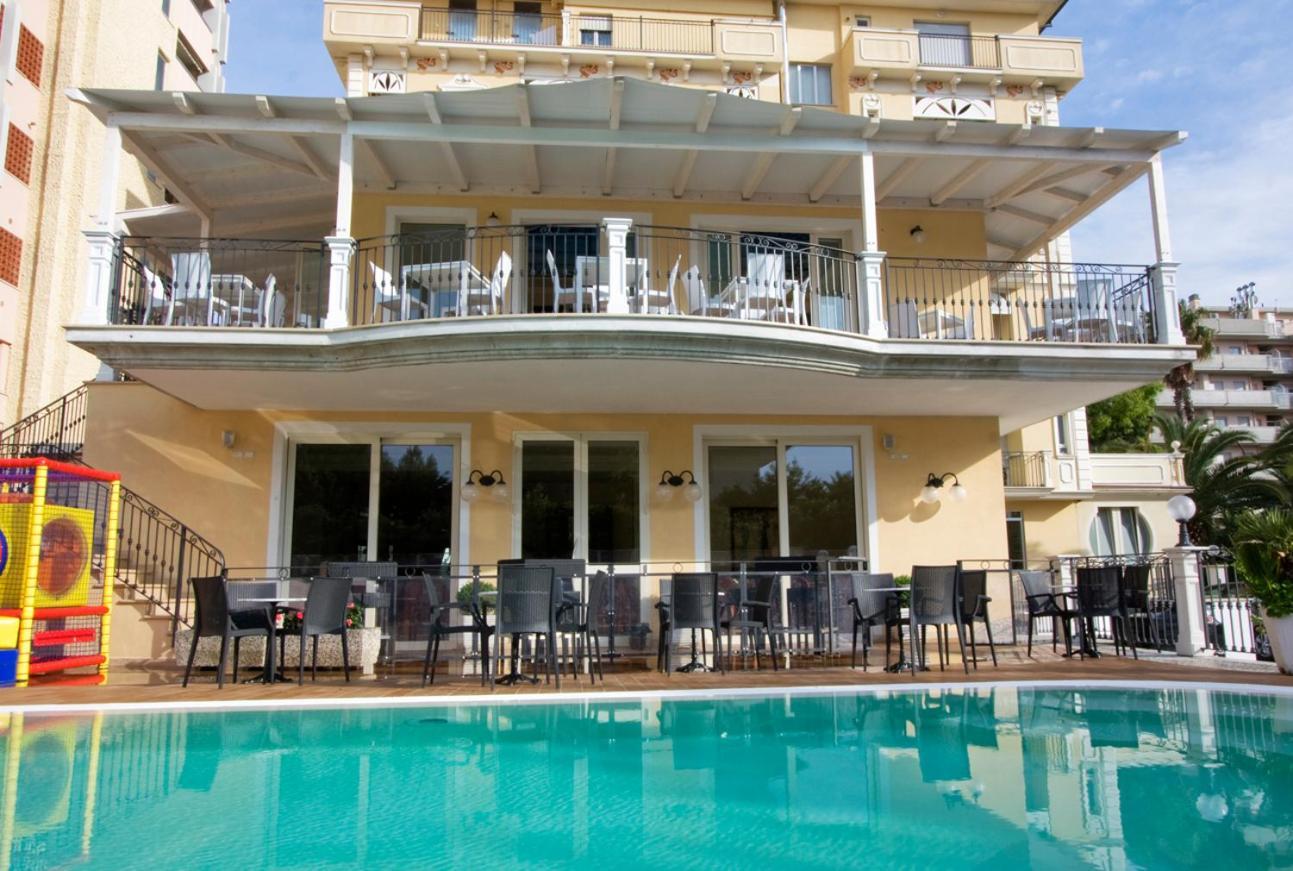 Hotel Mocambo Piscina E Spiaggia 산베네데토델트론토 외부 사진