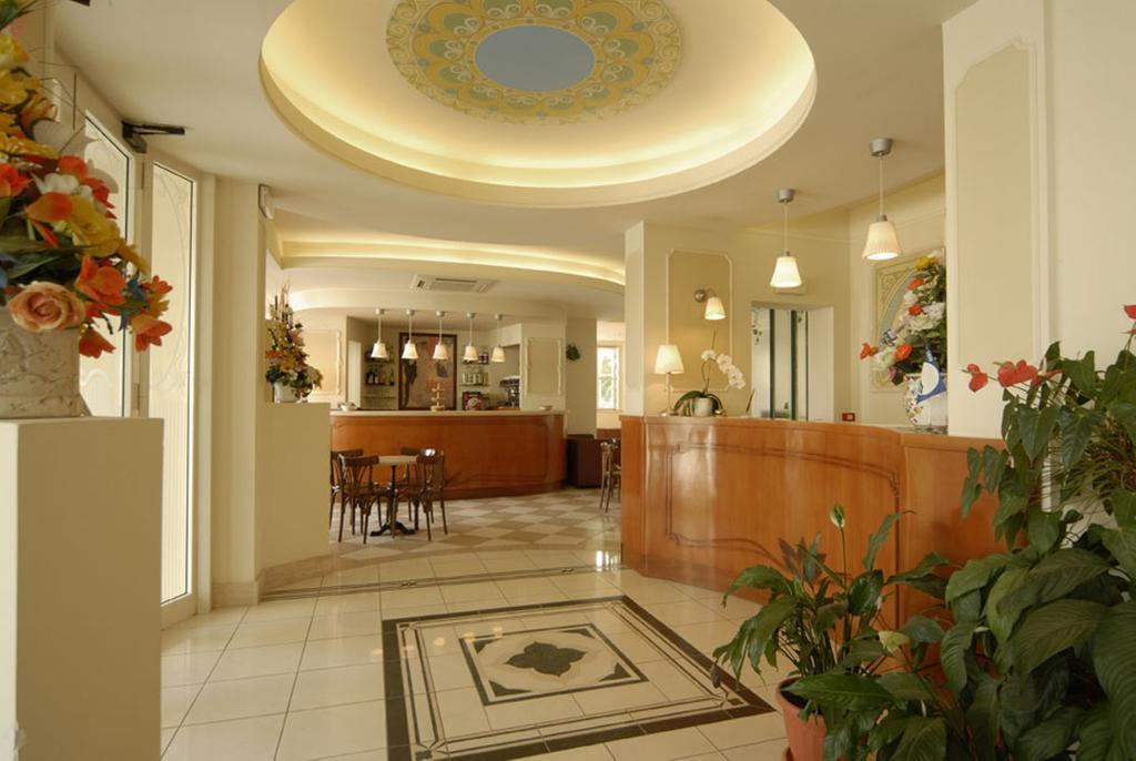 Hotel Mocambo Piscina E Spiaggia 산베네데토델트론토 외부 사진