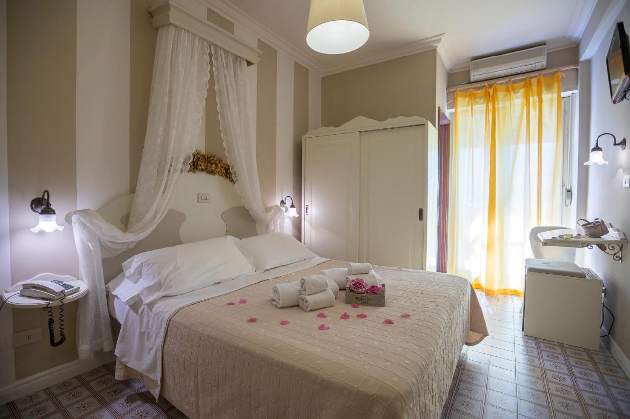 Hotel Mocambo Piscina E Spiaggia 산베네데토델트론토 외부 사진